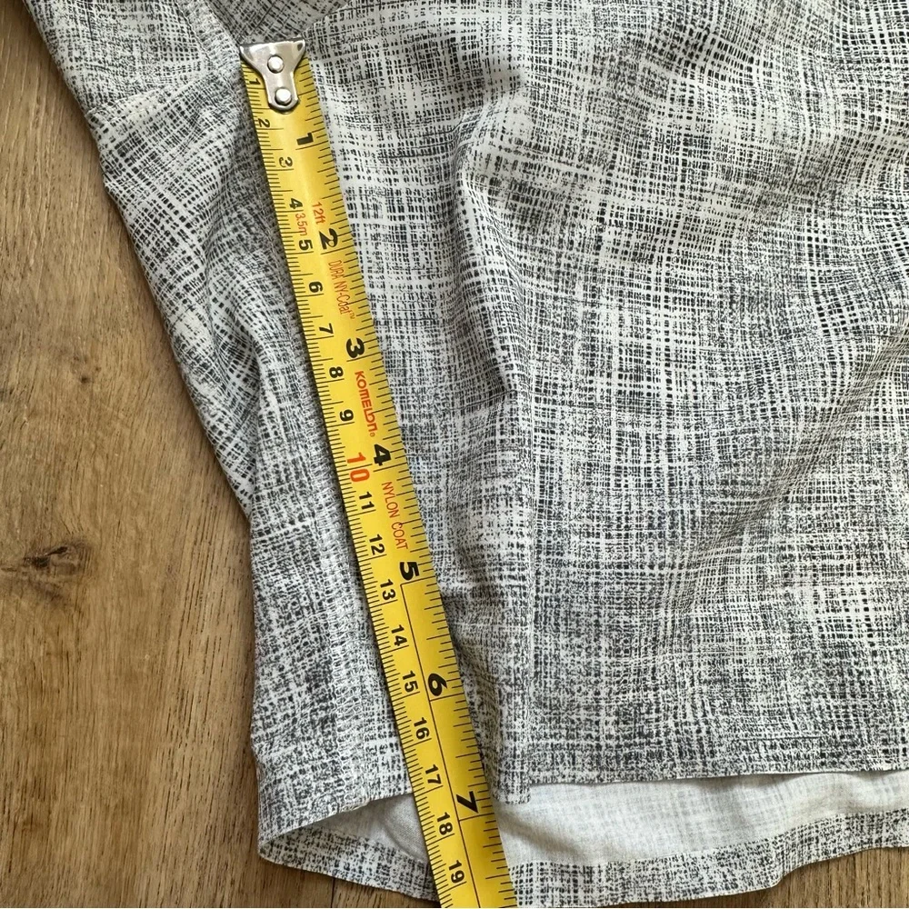 Lululemon Men's Gray Shorts Size Small